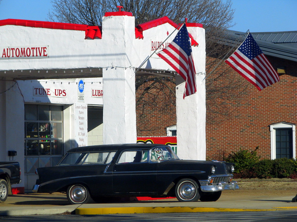 Ralph's Automotive Hohenwald, TN This classic Gas Statio… Flickr