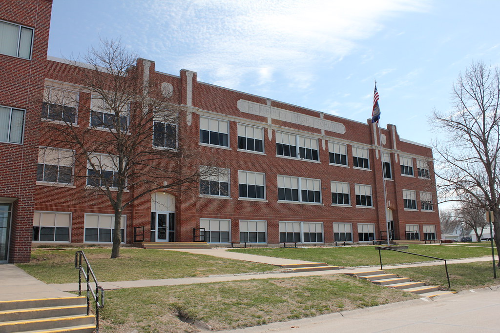 High School Humboldt, NE Built in 1930. Tom McLaughlin Flickr