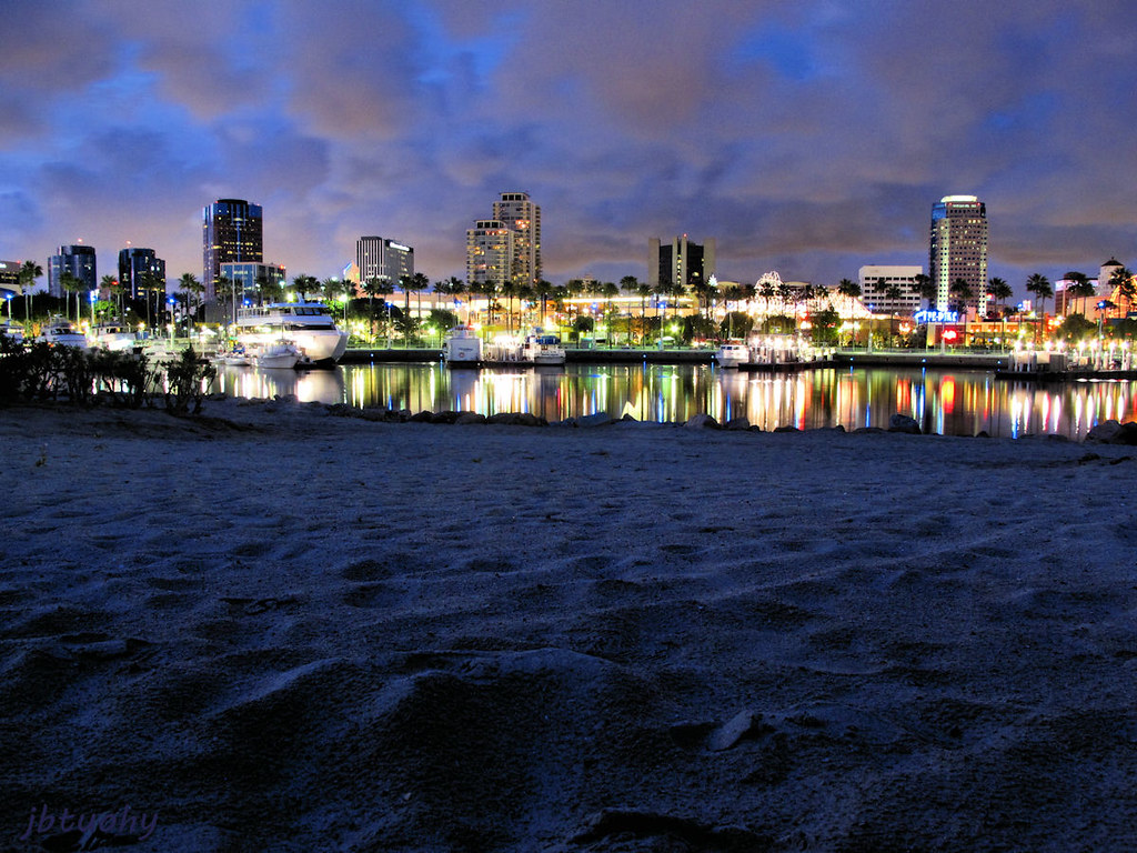 Long Beach at Night Long Beach, California skyline from ac… Flickr