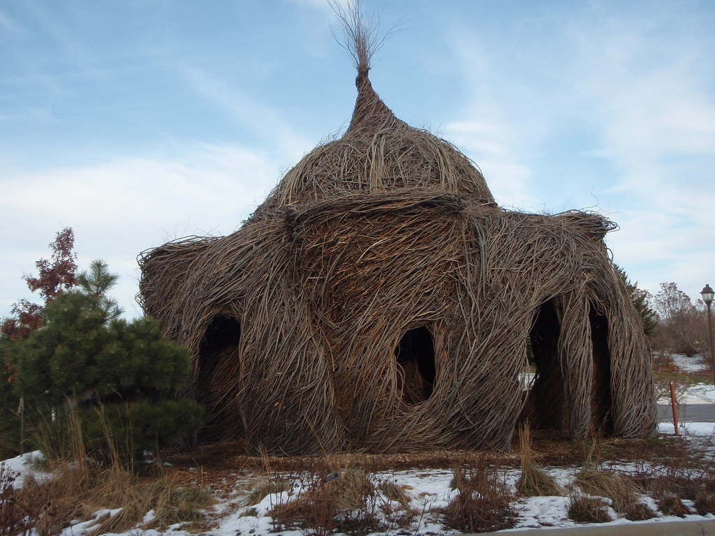 Twig House An artist build a twig house (it's willow, actu… Flickr