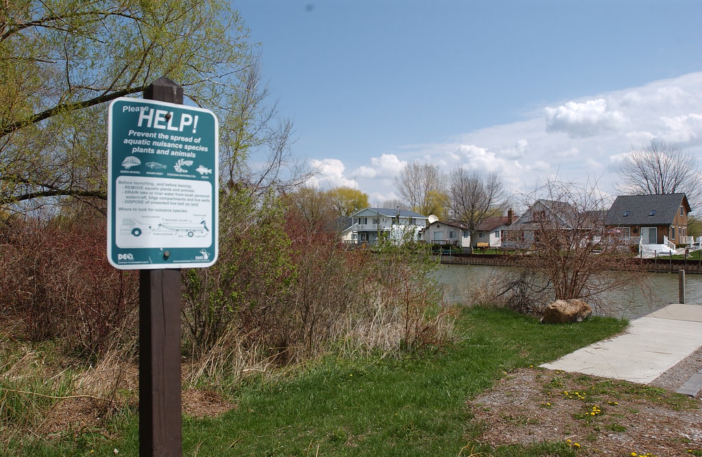 Boat launch invasive species sign Quanicassee, Saginaw Bay… Flickr