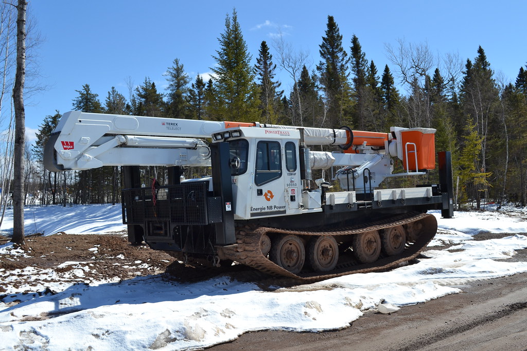 Big Bucket Truck DSC_0028 As seen today on my photo safar… Flickr