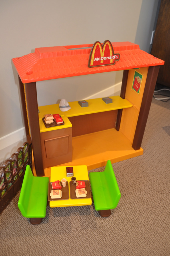 Barbie Loves McDonalds Playset 1982 This playset is almo… Flickr