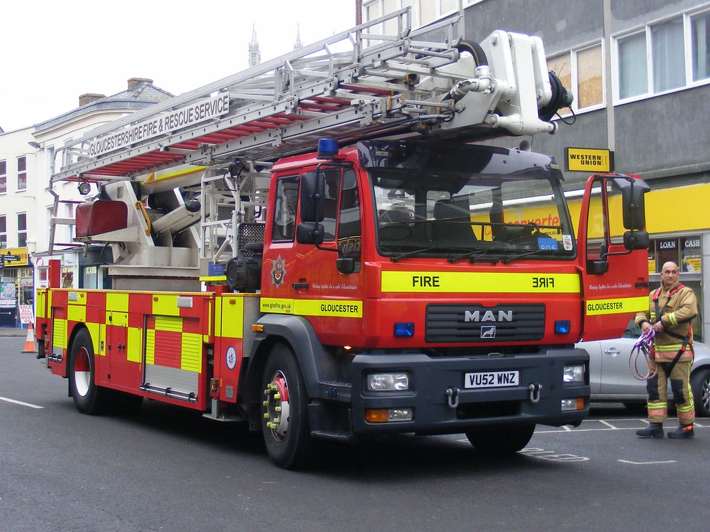 Gloucestershire Fire & Rescue Service . VU52WNZ . Gloucest… Flickr