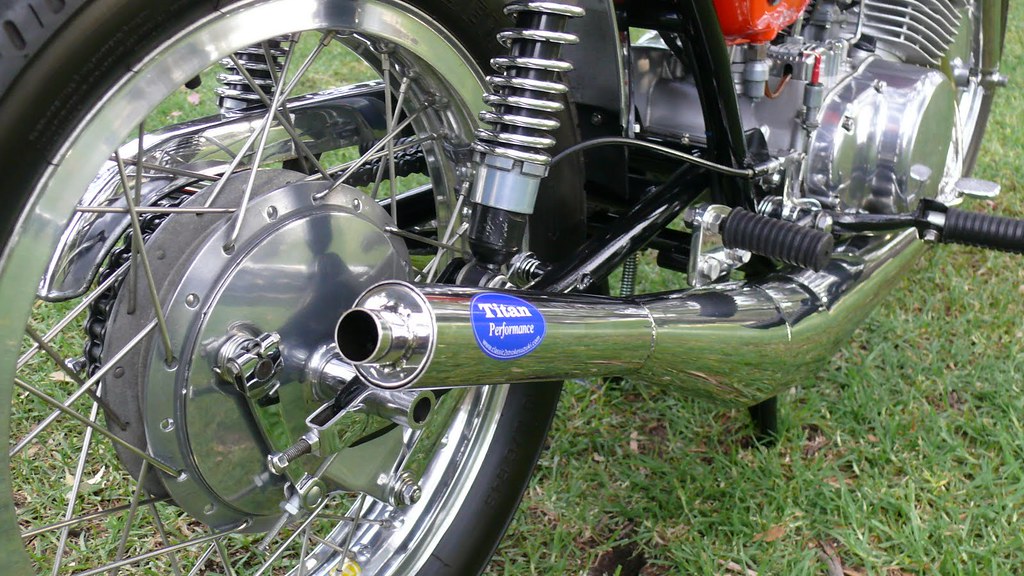 Suzuki T500 expansion chambers With the higher tail pipes … Flickr