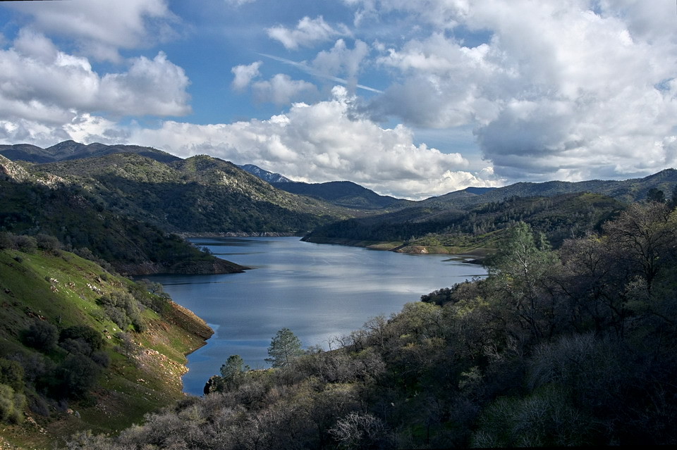 Blue above and below Pine Flat Lake, Central California Okup8avos