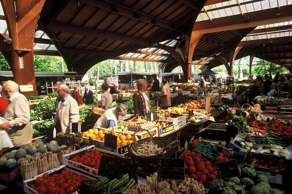 Etalage de fruits et légumes marché de Brive la Gaillard… Flickr
