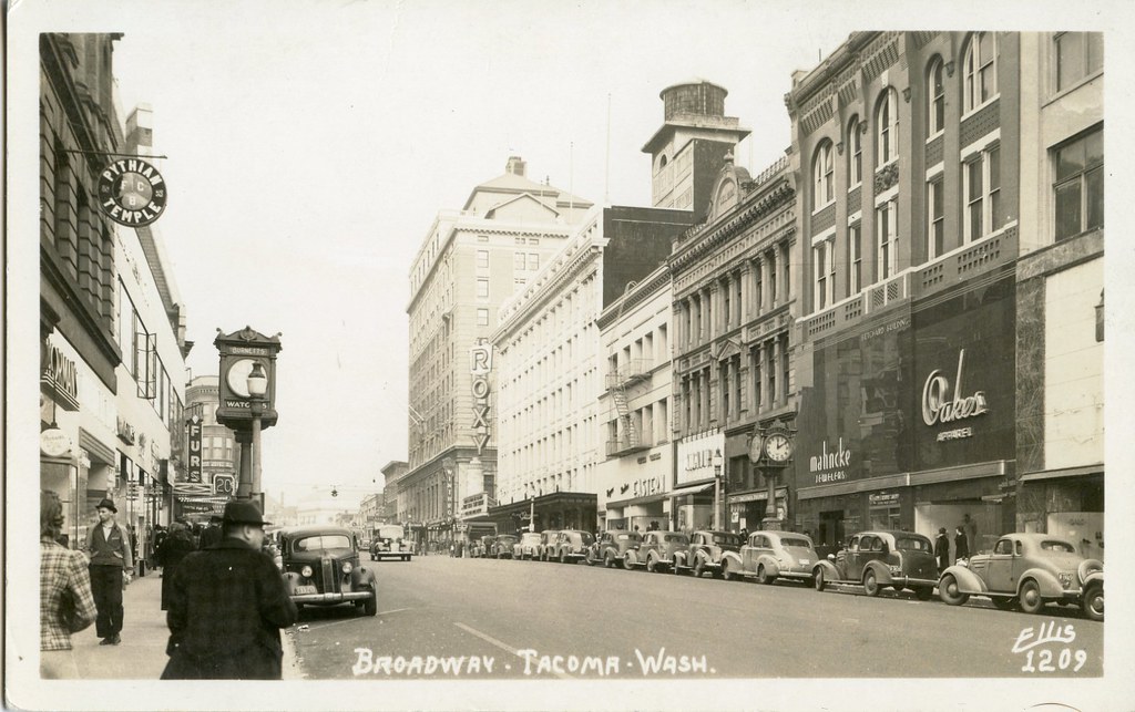 Broadway, circa 1946 Taking the datebyclocks sho… Flickr