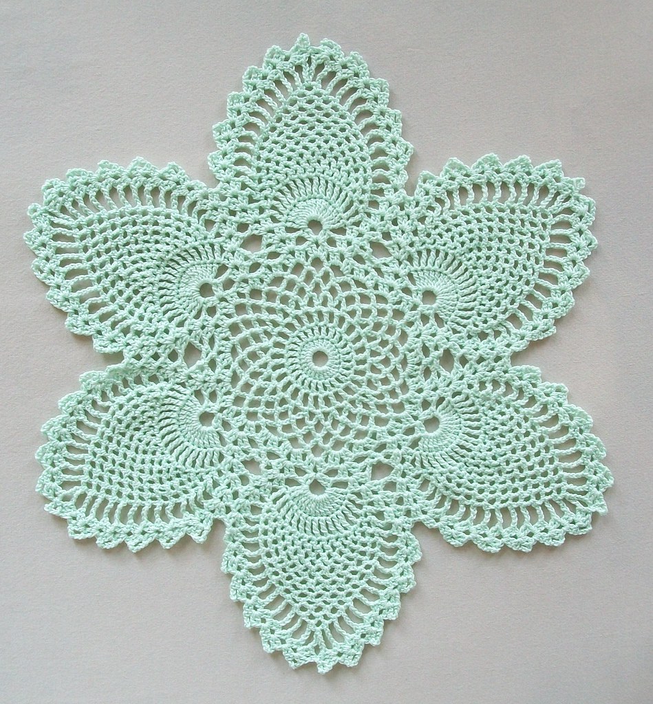 Crochet Doily with Pineapple Motifs in This newlycrochete… Flickr