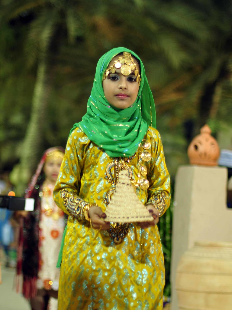 Traditional omani outfit Omani women have very colourful c… Flickr