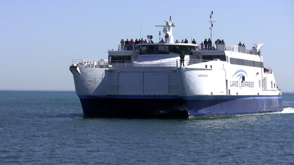 Lake Express high speed ferry on Lake Michigan at Milwauke… Flickr