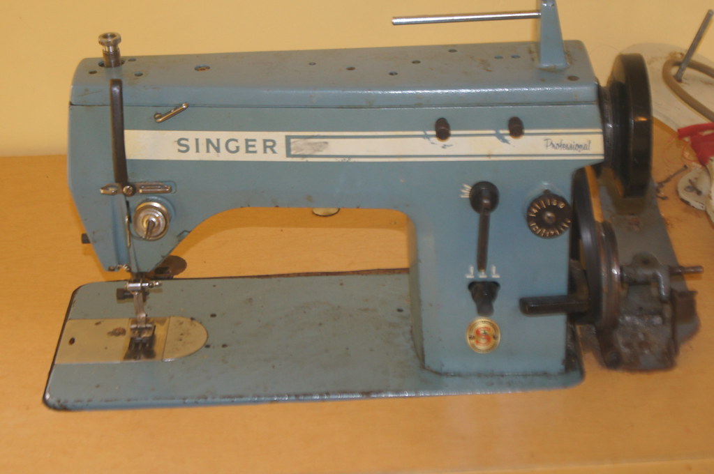 Singer single needle Industrial Sewing Machine Singer sing… Flickr