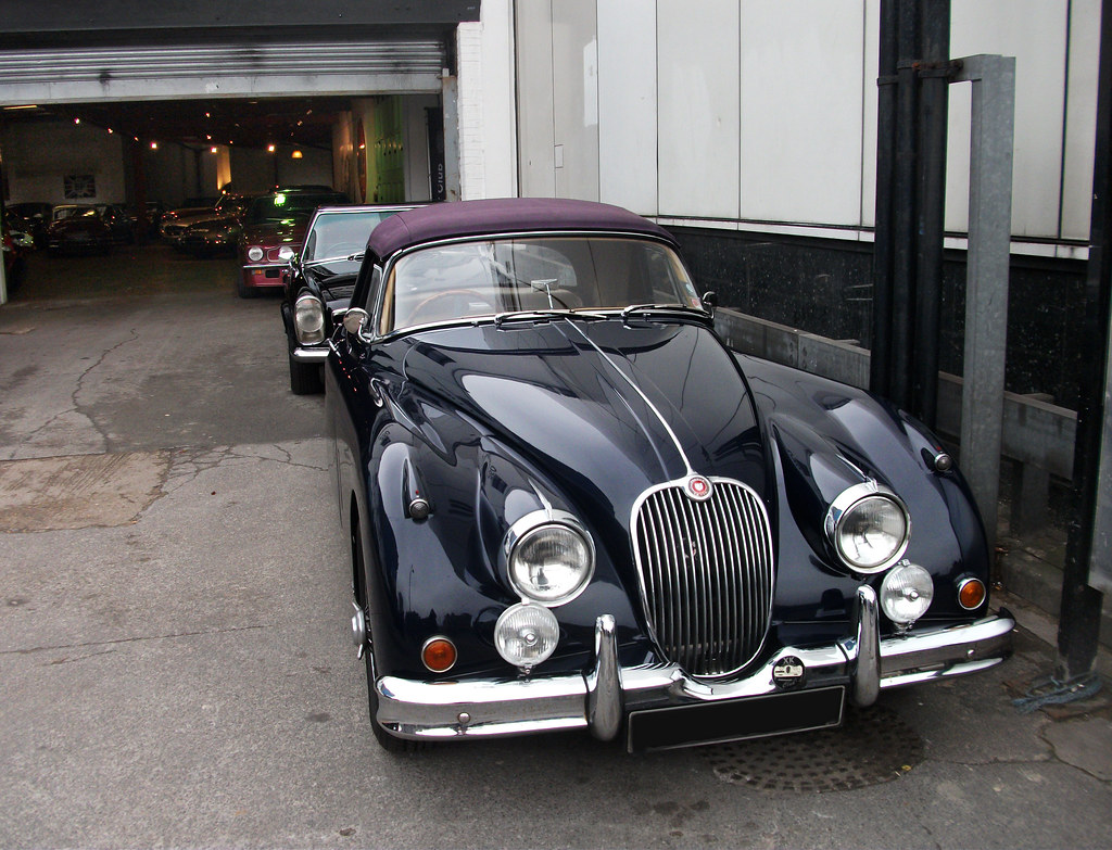 Classic Cars At the Classic Car Club, Old Street. A shiny … Flickr
