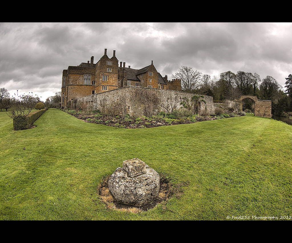 Broughton Castle Broughton Castle is a medieval manor hous… Flickr
