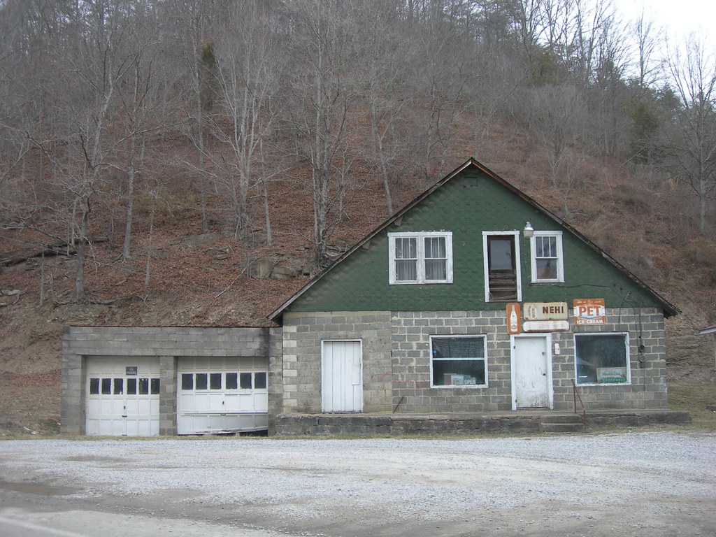 Old PIne Top Store Along KY Hwy 582 in the Pine Top commun… Jimmy