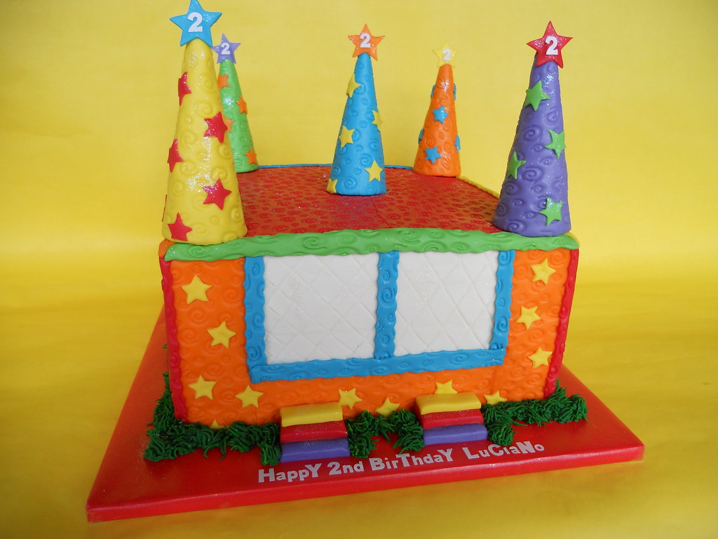 Bounce House Birthday Cake I've done this bounce house cak… Flickr
