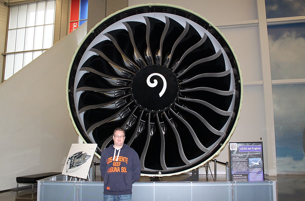 GE90115B Turbofan Engine The GE90 is the world's largest … Flickr