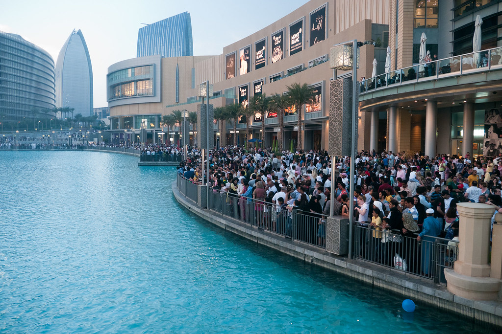 Crowd at Dubai Mall / Fountain neekoh.fi Flickr
