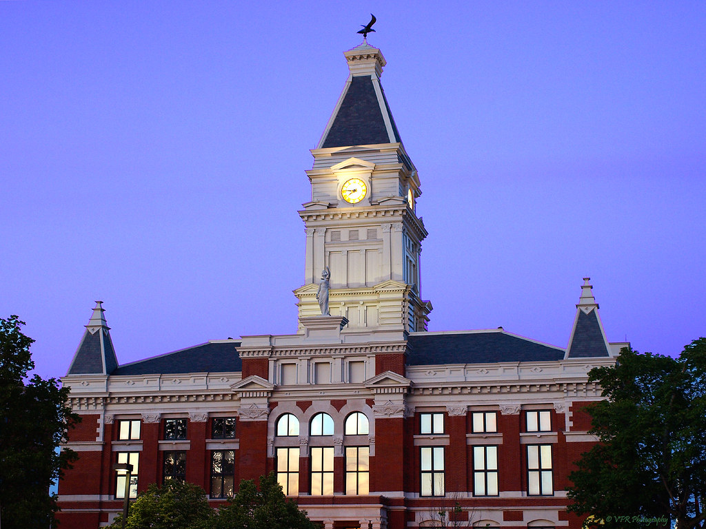 ClarksvilleMontgomery County, Tennessee courthouse at dus… Flickr