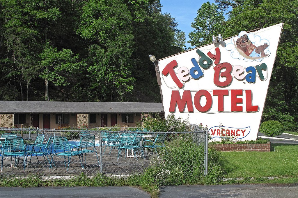 TEDDY BEAR MOTEL CHEROKEE NC Looks abandoned. NC Cigany Flickr