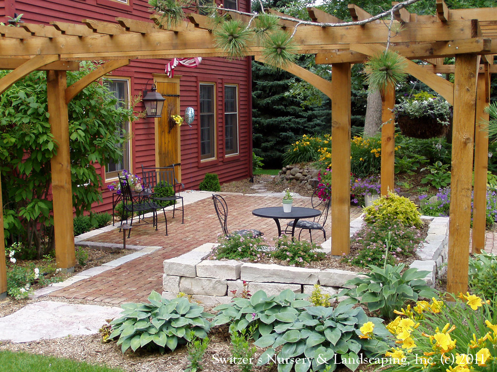 Front Yard Patio & Entry Pergola on Salt Box Home Old Caro… Flickr