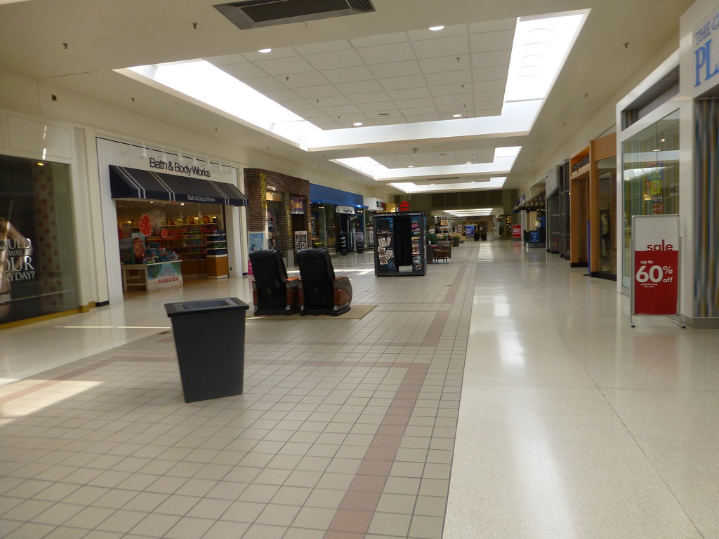 Richland Mall in Mansfield (Ontario), Ohio North Wing Nicholas
