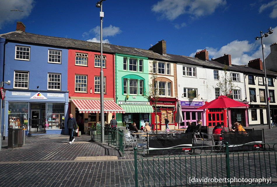 Caernarfon Colourfully painted shops and cafes on The Maes… Flickr
