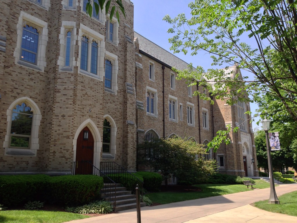 North Side of Notre Dame Law School North exterior of Biol… Flickr