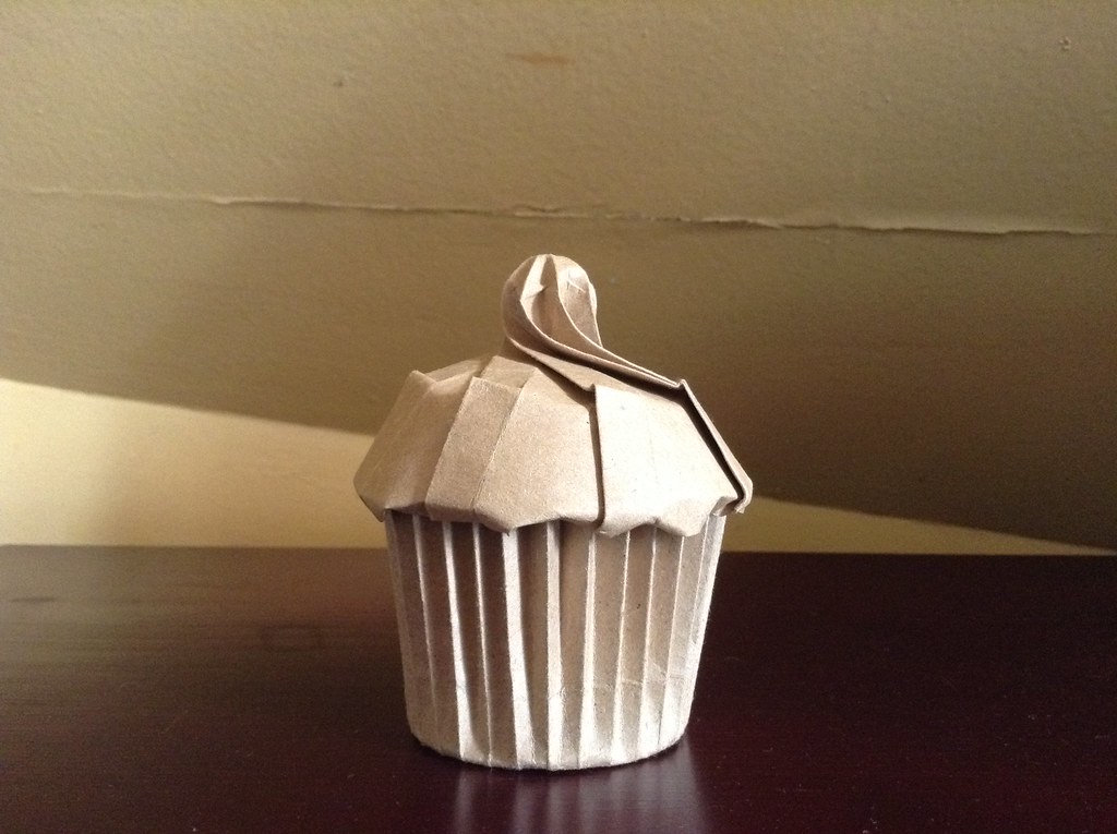 Origami cupcake/cupcake box designed by me Alphonsus Nonog Flickr
