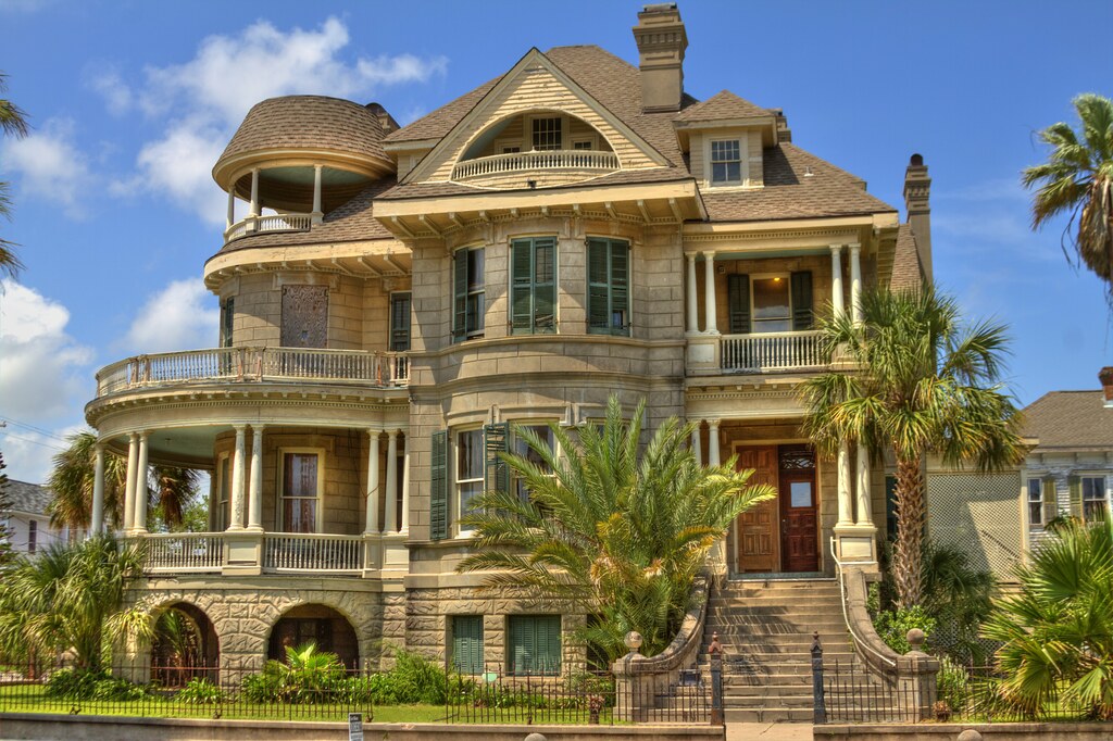 Vacant Galveston mansion This wonderful old mansion sits v… Flickr