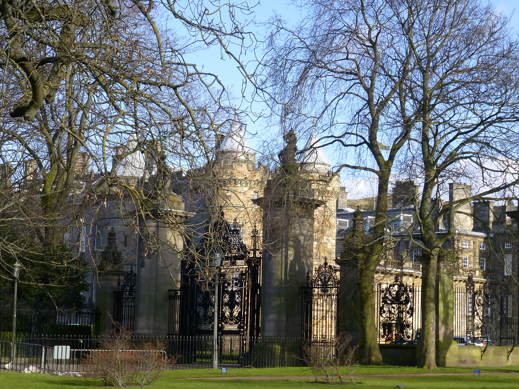 The Royal Mile Holyroodhouse Palace Dave & Margie Hill / Kleerup