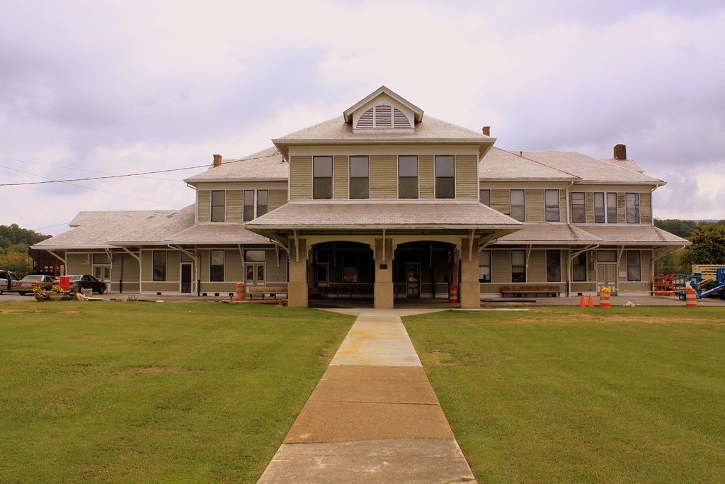 Etowah, TN L&N Depot In 1902, the Louisville & Nashville R… Flickr