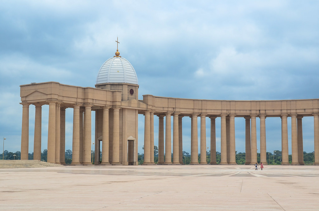 Basilique NotreDame de la Paix de Yamoussoukro www.jbdoda… Flickr