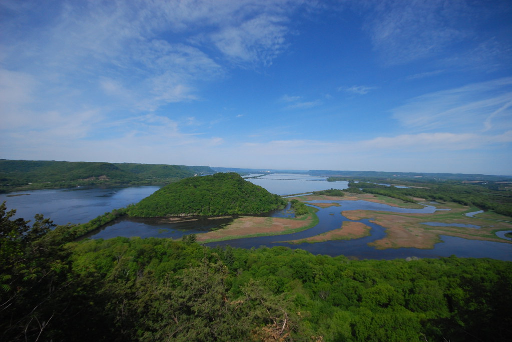 Overlooking the Mississippi River Brady's Bluff Prairie Wi… Flickr
