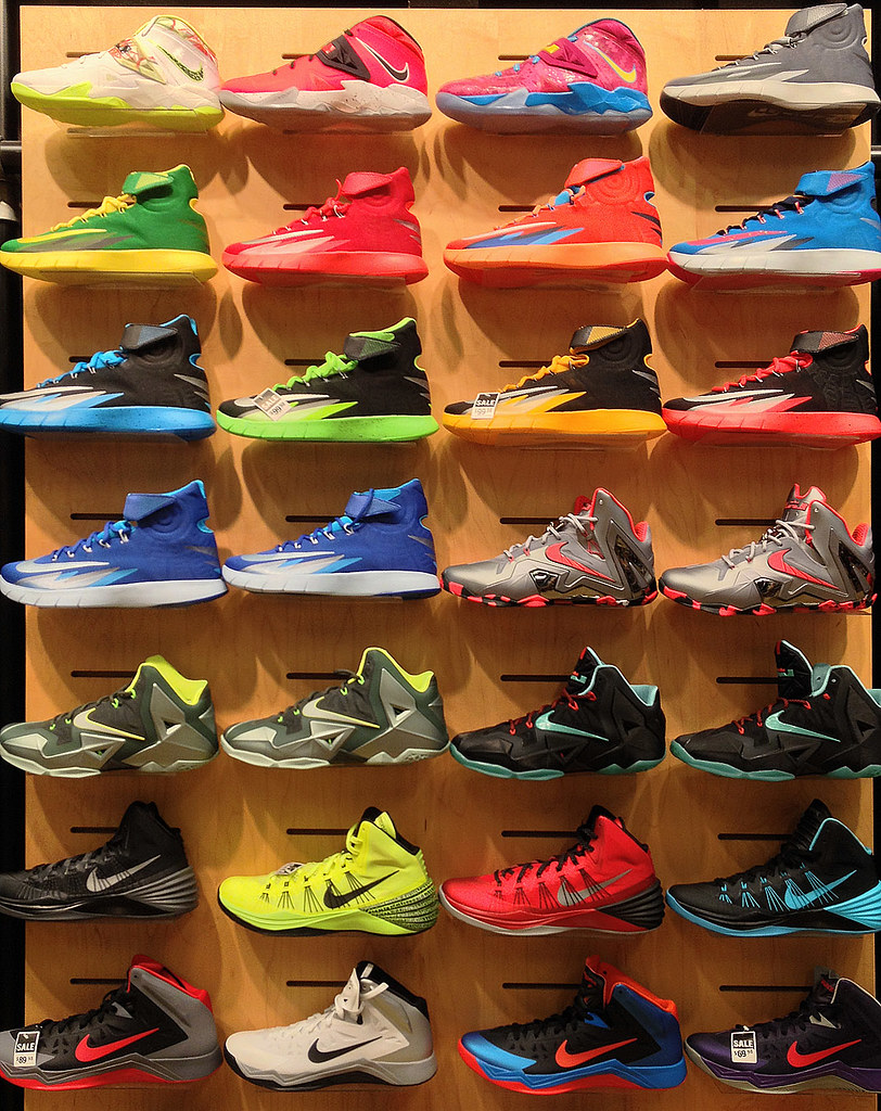 The Mall • Nike shoes Nike shoe display at Finish Line mal… Flickr