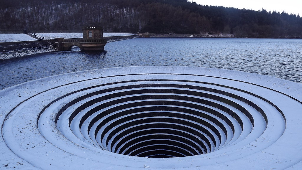 Ladybower Reservoir plughole Ladybower Reservoir is a larg… Flickr