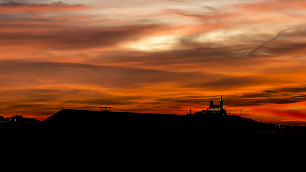 coucher de soleil sur Notre Dame de la Garde coucher de