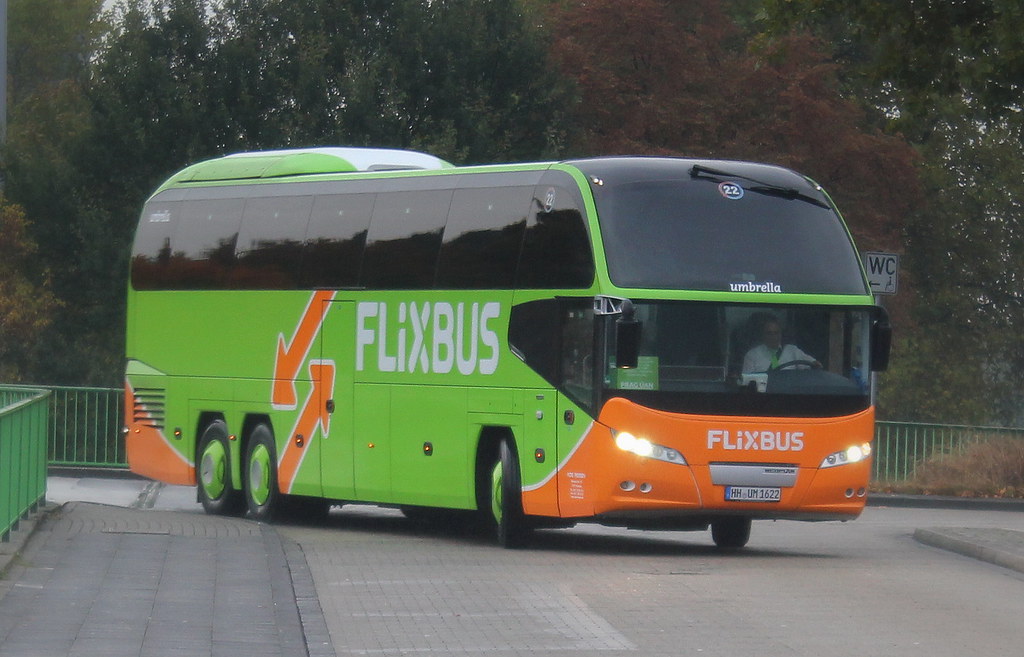 FLIXBUS NEOPLAN COACH AT LEVERKUSEN MITTE BAHNHOF GERMANY … Flickr