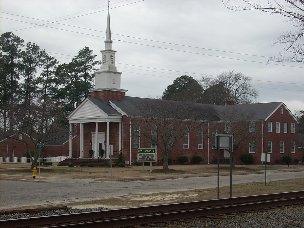 Maxton First Baptist in Maxton, NC. Gerry Dincher Flickr