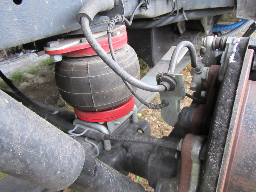 Peugeot Boxer rear suspension with AlKo airtop suspension… Flickr