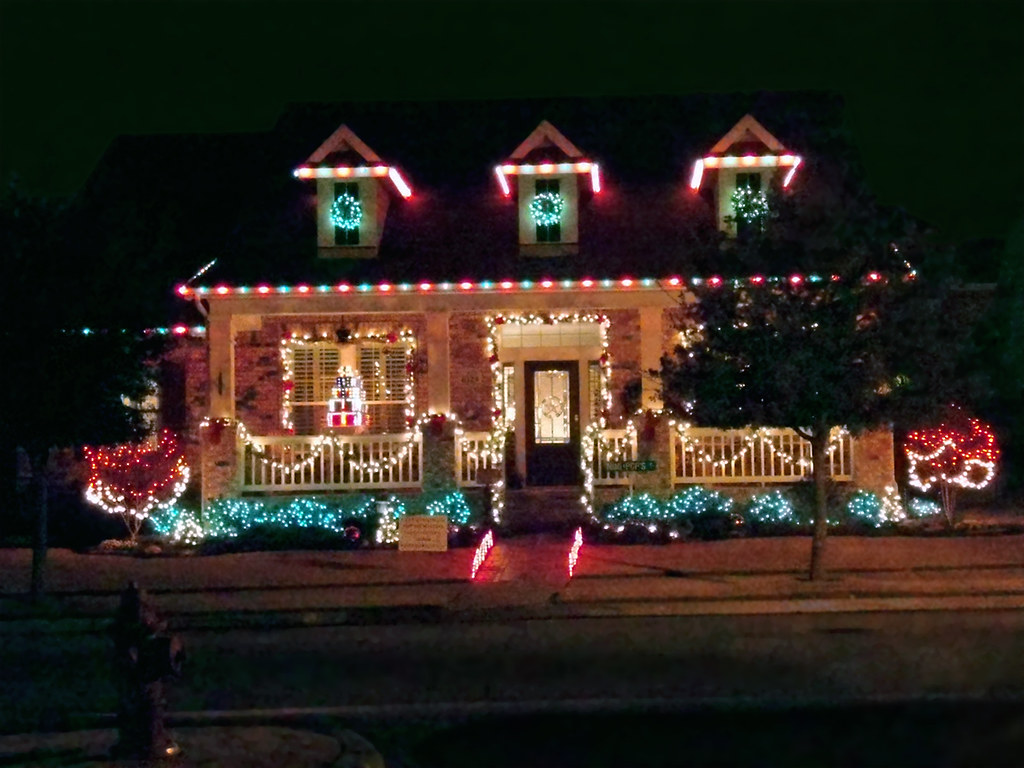 House with Christmas Lights, Home Town NRH A house lit up … Flickr
