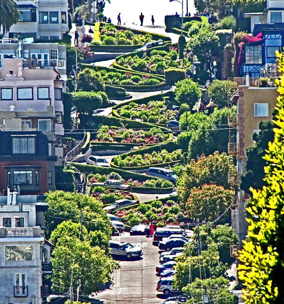 List 105+ Pictures Crookedest Street In The World Photos Stunning