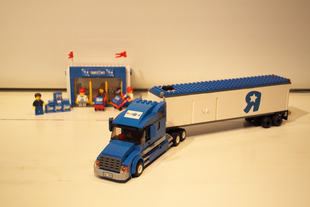 LEGO 7848 Toys'R'Us Truck motorized This is the first vers… Flickr