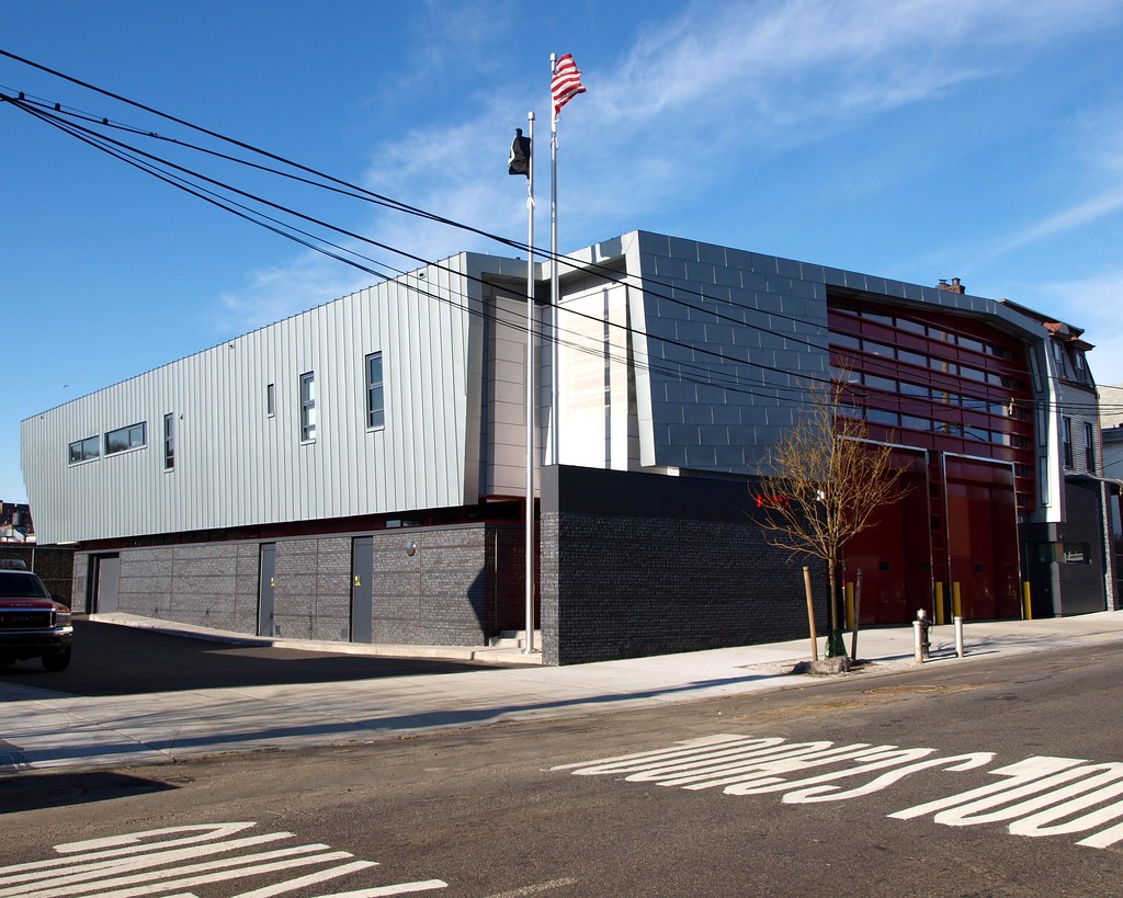 R003 FDNY Firehouse Rescue 3, Bathgate, Bronx, New York Ci… Flickr