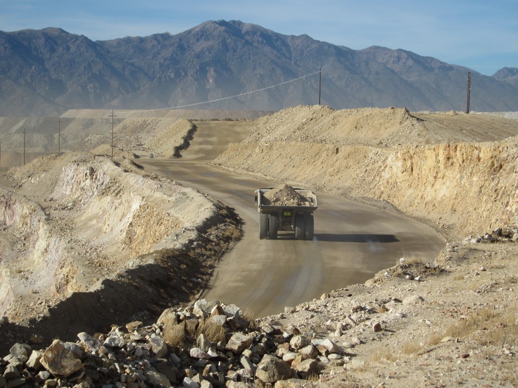 Round Mountain Mine NV 1983a Round Mountain mining area. M… Flickr