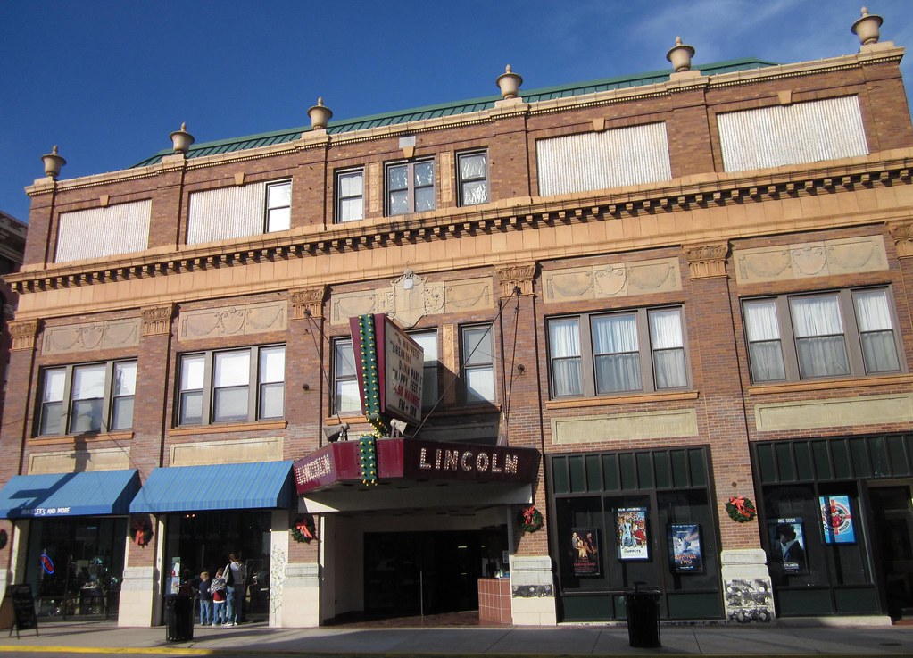 Lincoln Theatre, Belleville, IL Old theater (built 1921) s… Flickr
