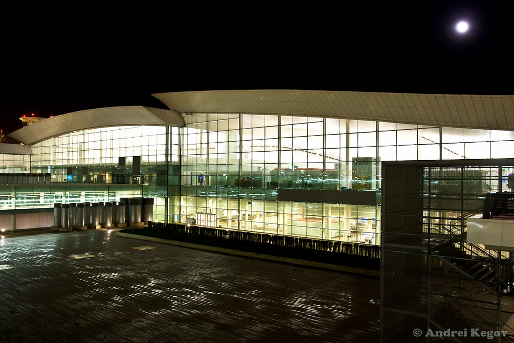 El Prat airport, Terminal 1 AndreYurich Flickr