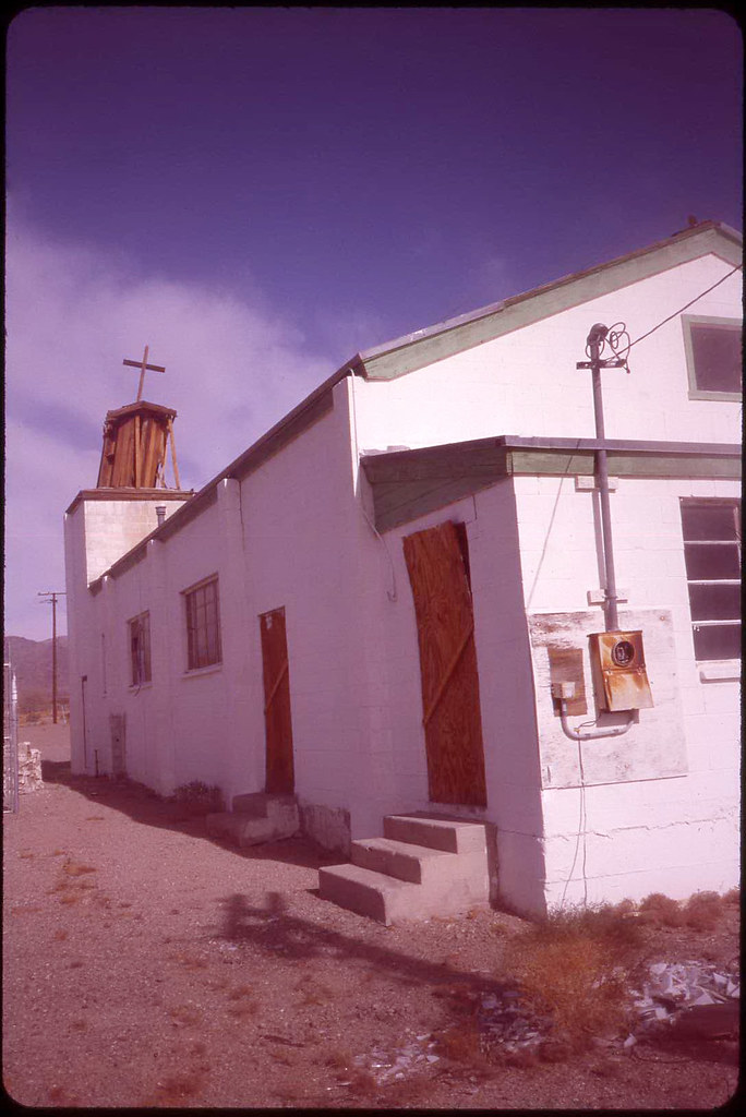 Amboy Church Yashica T4, Kodak E200 Ektachrome slide film … Flickr
