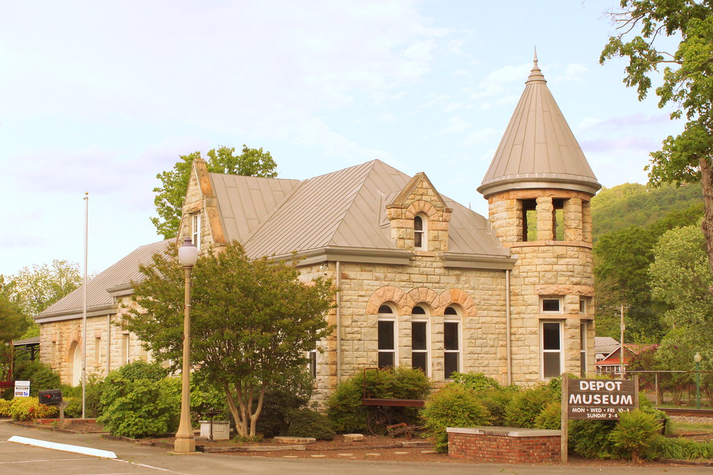 Fort Payne, AL Depot The Passenger train station in Fort P… Flickr