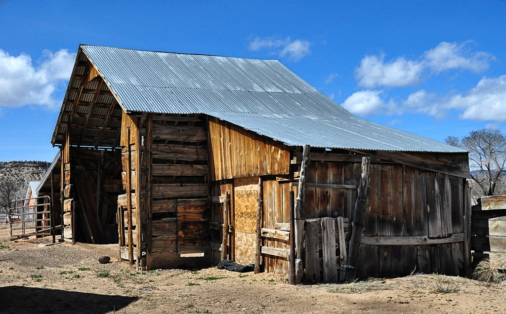 Metal Roof Barn One of the numerous old barns and historic… Flickr